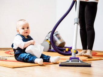 Bei der Hausarbeit möchten dein Kind jetzt am liebsten alles mitmachen
