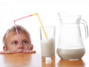Kind und Milch