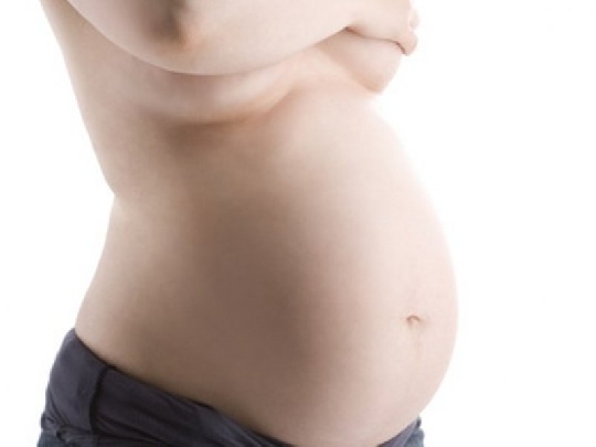 Das Kind kann in verschiedenen Lagen auf die Welt kommen schwangerschaftsbauch-kindslagen