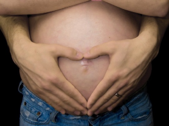 Wie liegt das Baby? kindslage-ertasten