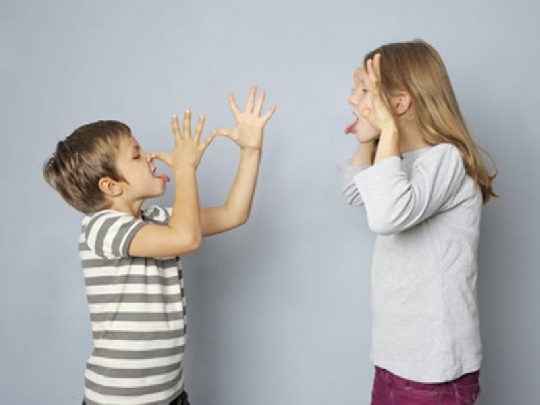 Nur Geduld kann kindliche Ungeduld besänftigen kinderlaerm-nervige-kinder