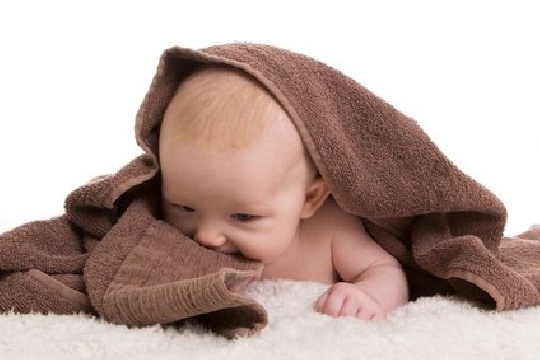Neurodermitis macht Babys Haut sehr empfindlich. neurodermitis