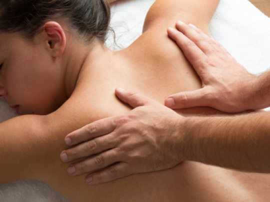 Partnermassagen sind auch während der Schwangerschaft angenehm. partnermassage