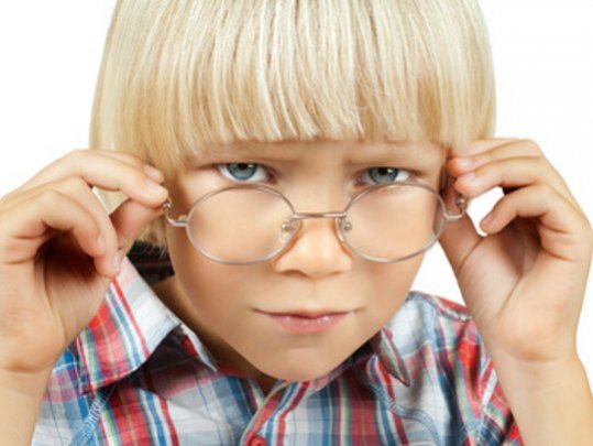 Welche Schielformen sind gefährlich für mein Kind? schielendes-kind