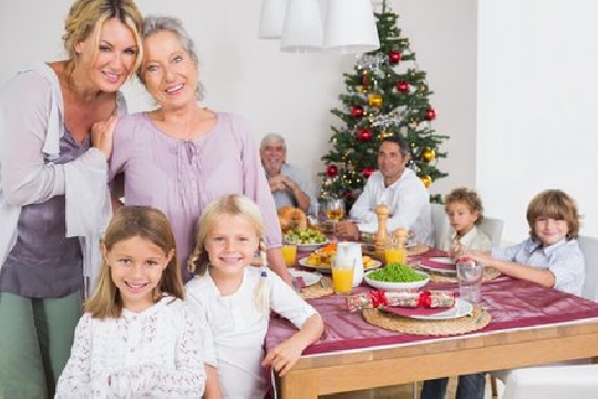 Ein schönes Weihnachtsfest ist für Kinder wichtig. weihnachten-im-kreis-der-familie
