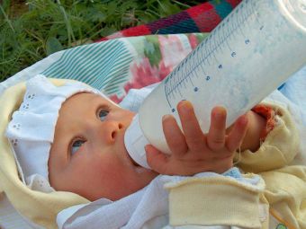 Baby beim Trinken