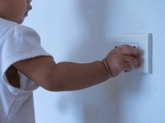 Die Sicherung von Steckdosen ist spätestens ab jetzt ein Muss