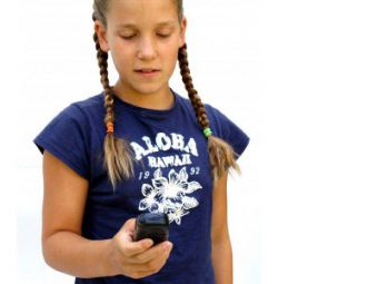 Kind und Handy