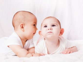 Die Sprachentwicklung läuft zu Beginn bei allen Babys gleich ab