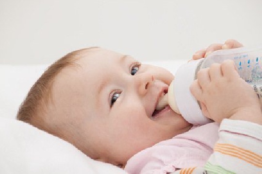 Ich habe Hunger! baby-flaschenmilch