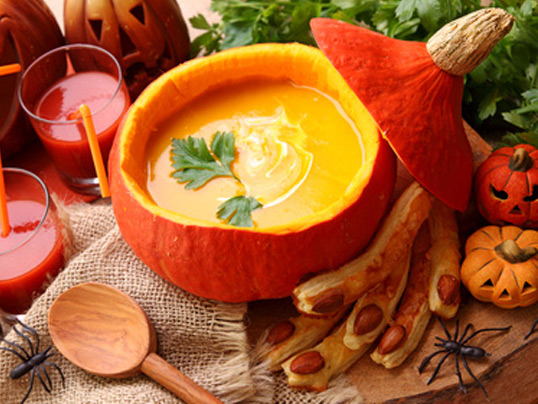 Kürbissuppe, Blutdrink - gruselige Halloween Snacks! kuerbissuppe-halloween