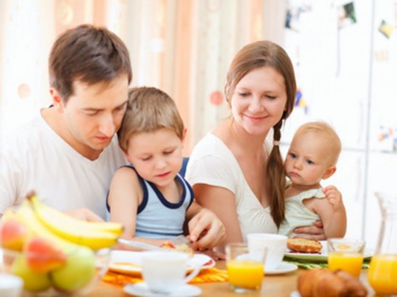 familie-fruehstueck