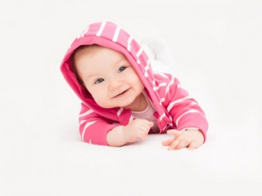 Die ersten zwei Jahre geht es in großen Schritten voran. motorische-entwicklung-baby