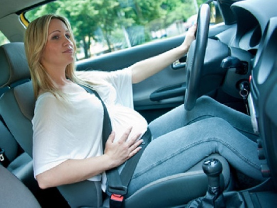 Auch während der Schwangerschaft kannst Du Dich ans Steuer setzen autofahren