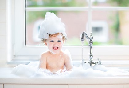 badezusaetze-baby-baden